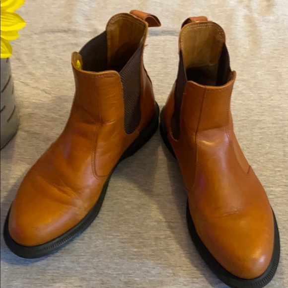 Doc Martin Flora Men’s size 8 large. Brown - Picture 2 of 4